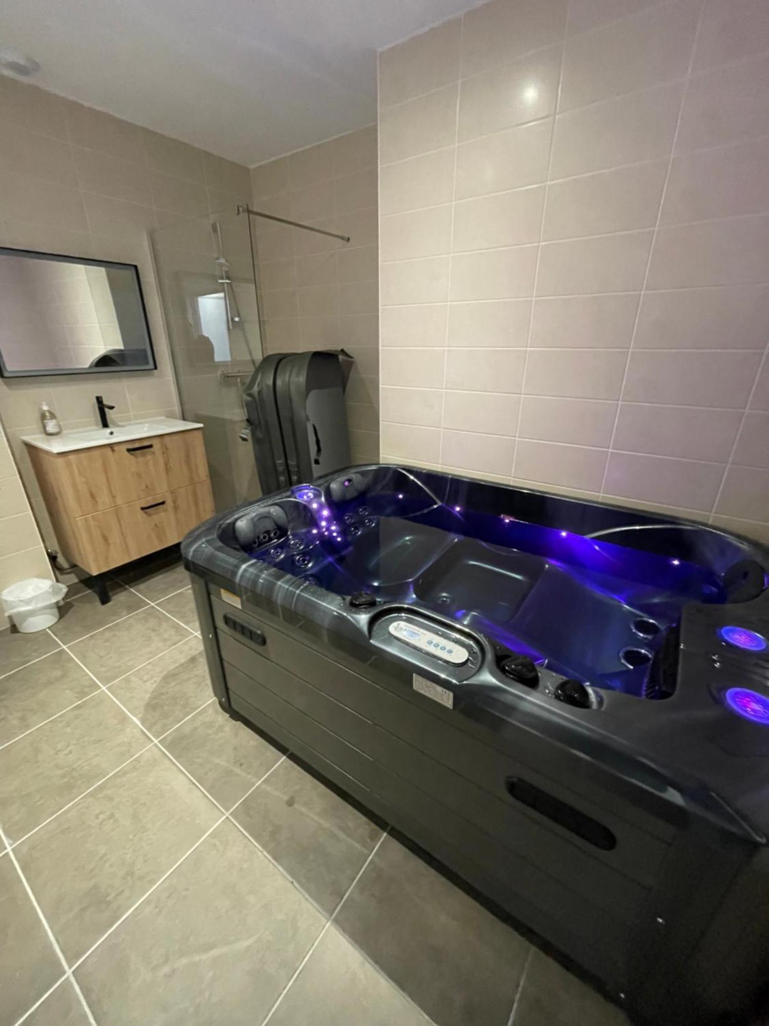 Le Salvador - Appart'Hotel De 18M2 A 44M2 La Talaudiere 외부 사진