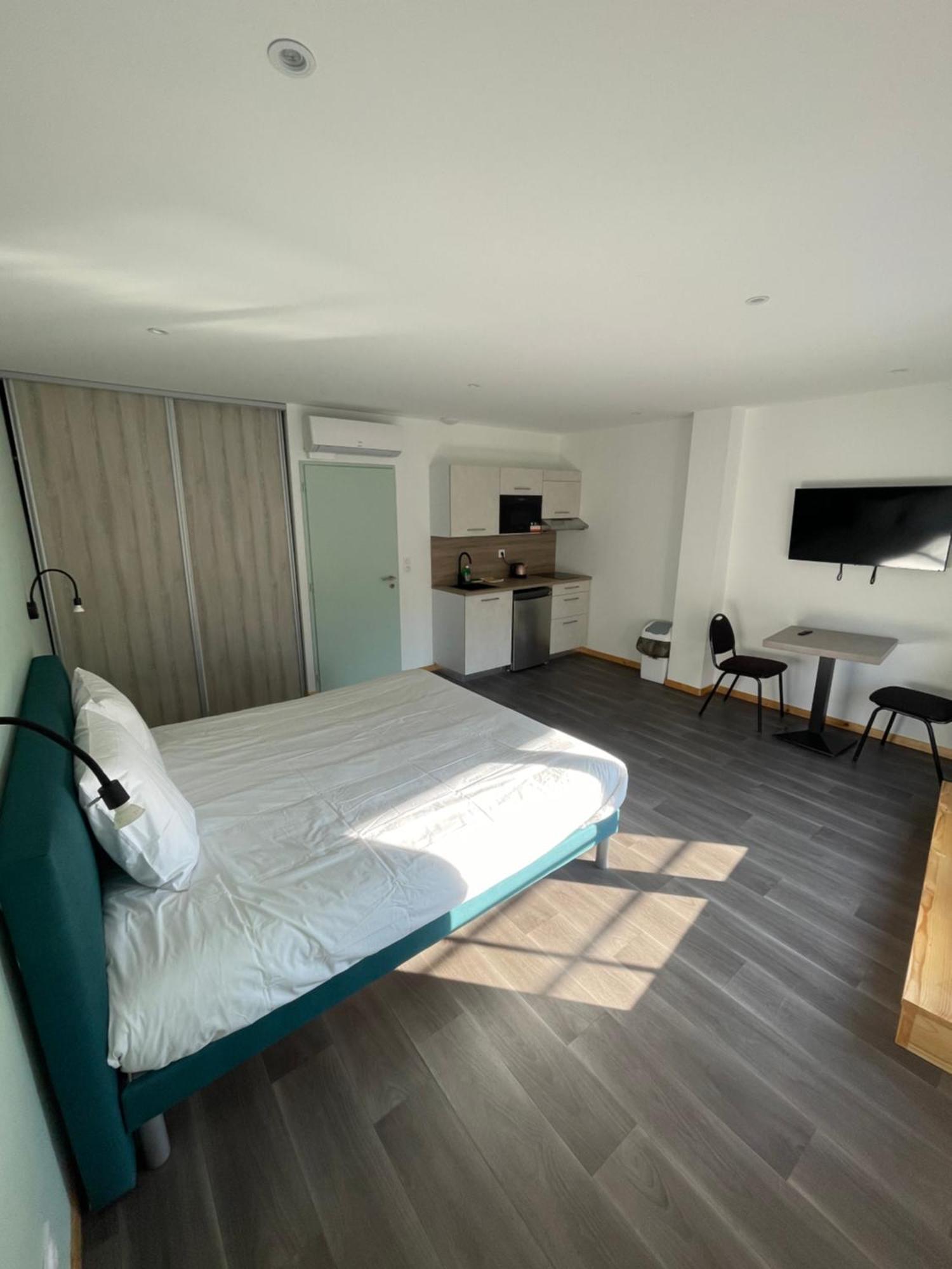 Le Salvador - Appart'Hotel De 18M2 A 44M2 La Talaudiere 외부 사진