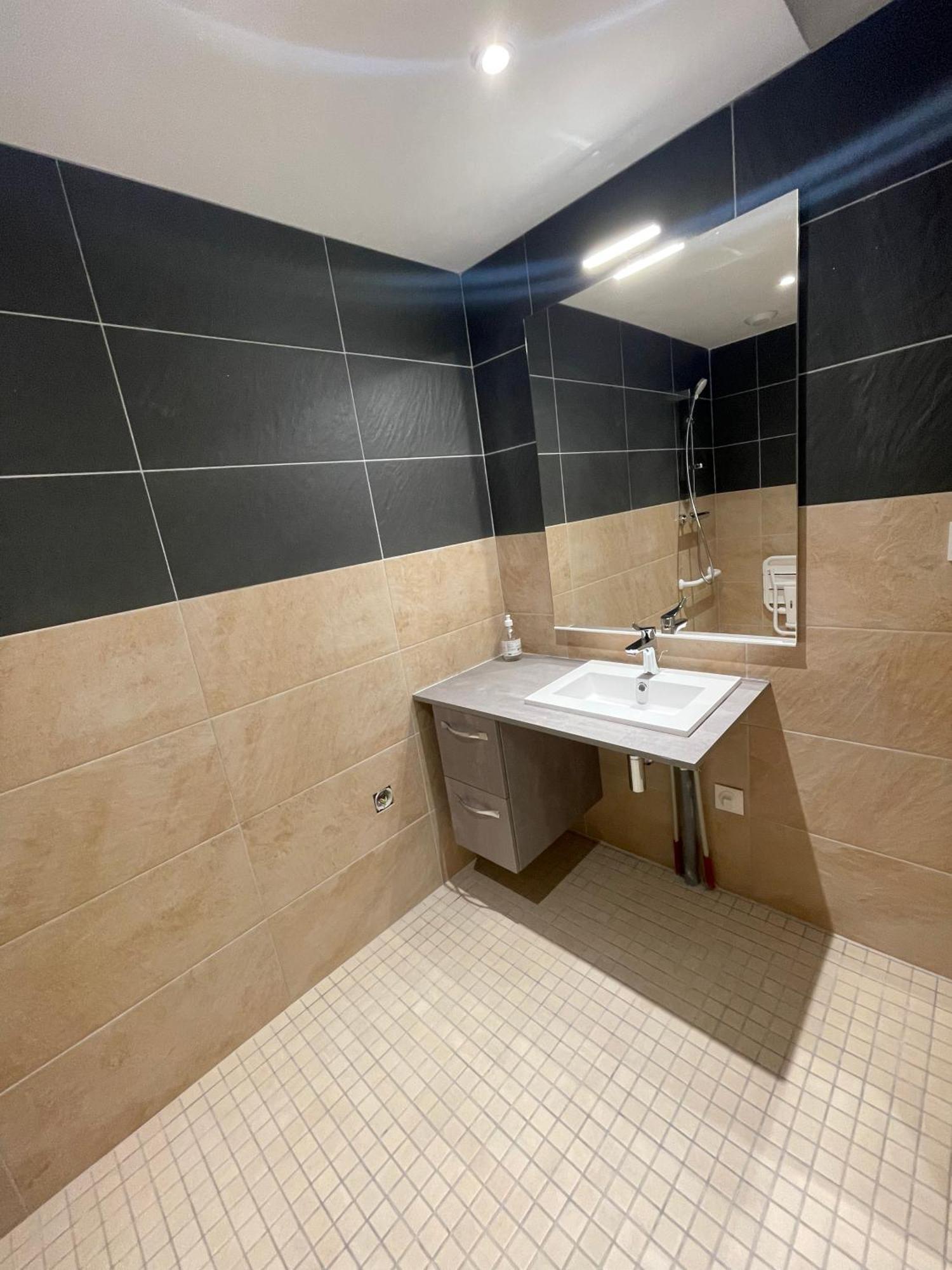 Le Salvador - Appart'Hotel De 18M2 A 44M2 La Talaudiere 외부 사진